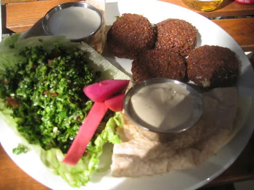 Kombi-Teller: Vegane Pita & Nori-Pakora für 12,90 €